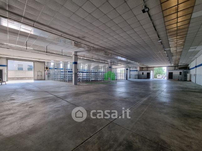 Capannone in commerciale in Via Emilio Alessandrini 44
