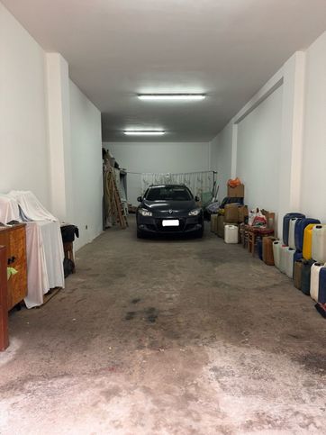 Garage/posto auto in residenziale in Via Masaniello 56