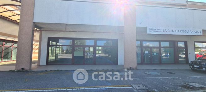 Capannone in commerciale in Via degli Inventori