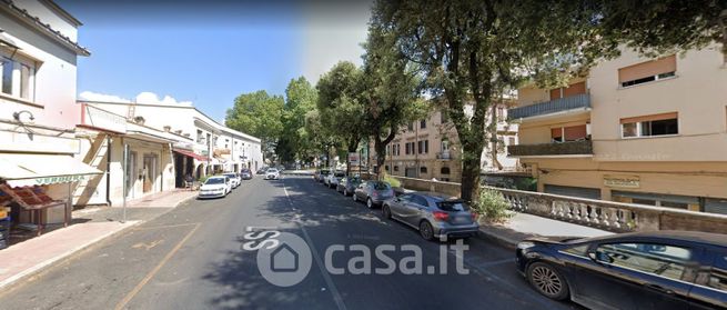 Negozio/locale commerciale in commerciale in Viale ROMA