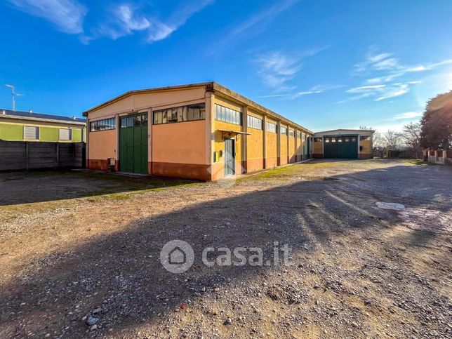 Capannone in commerciale in Via Ratti