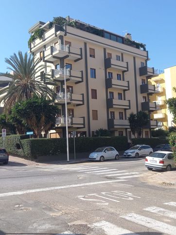 Ufficio in commerciale in Via Enrico Sanjust 25