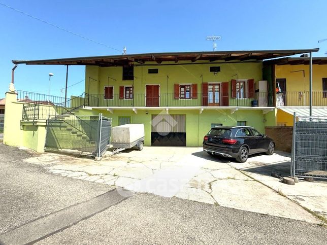 Casa bi/trifamiliare in residenziale in Strada Nazionale Padana Superiore 12