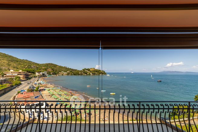 Casa bi/trifamiliare in residenziale in