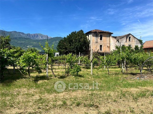 Casa bi/trifamiliare in residenziale in