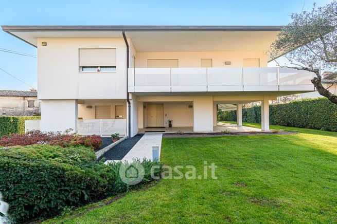 Villa in residenziale in 