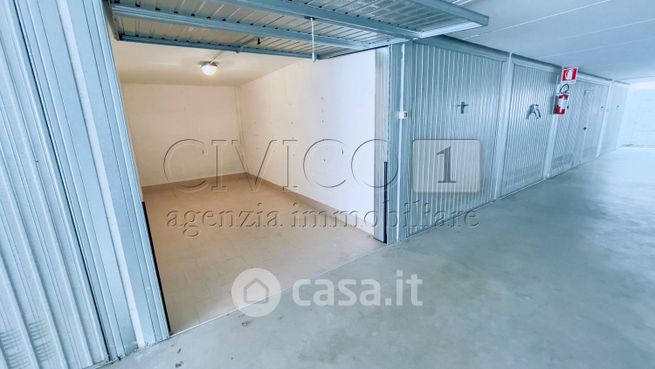 Box/posto auto in residenziale in Viale Po 57