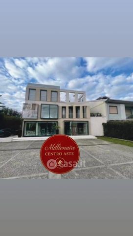 Ufficio in commerciale in Via Sarzanese Sud