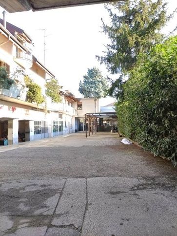 Capannone in commerciale in Via Dante Alighieri 10