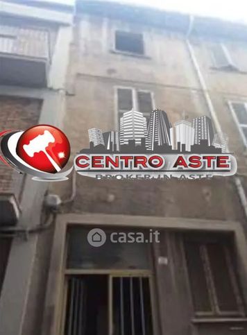 Ufficio in commerciale in Via Gaetano Lapis