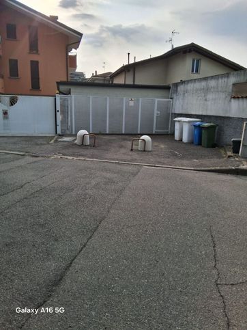 Box/posto auto in residenziale in Via della Croce 18