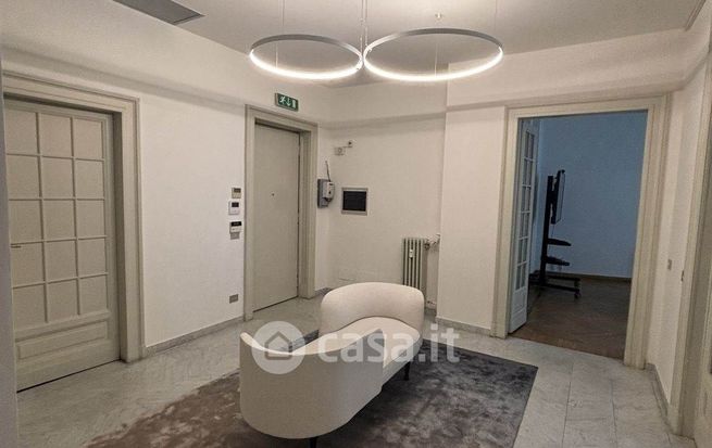 Ufficio in commerciale in 