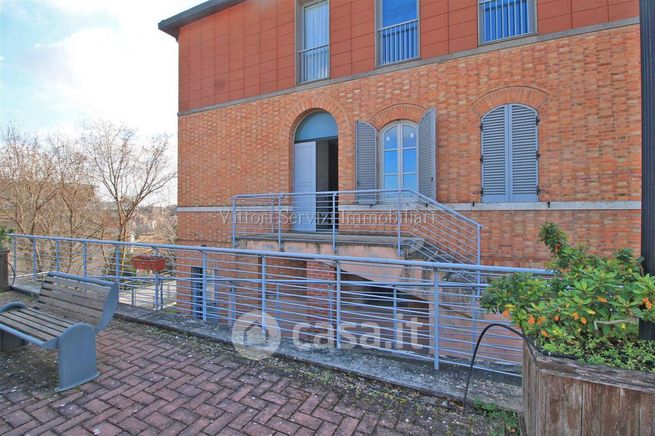 Ufficio in commerciale in Viale Piero Calamandrei