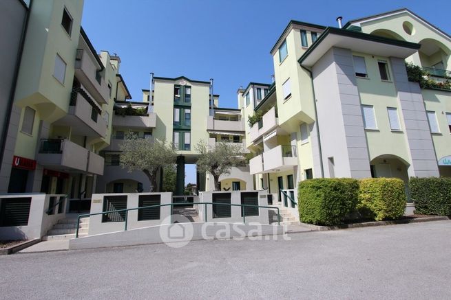 Ufficio in commerciale in Via Liguria 39
