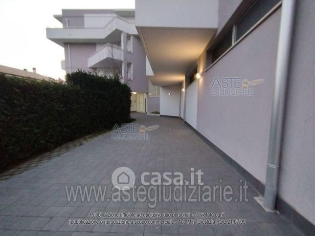 Ufficio in commerciale in Via Montesecco 75