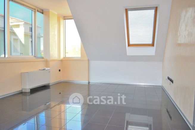 Ufficio in commerciale in Via Giovanni Valentini 9 A