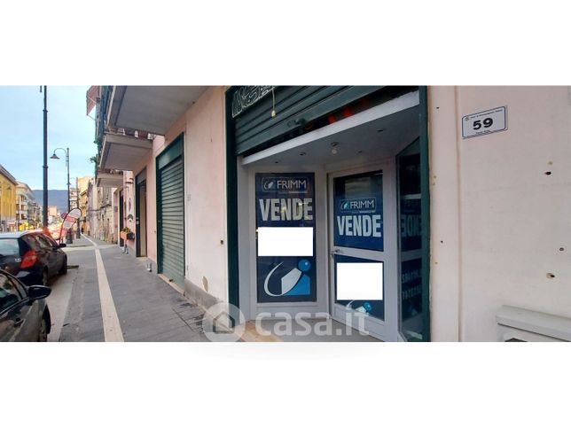 Negozio/locale commerciale in commerciale in Strada Statale 18 Tirrena Inferiore