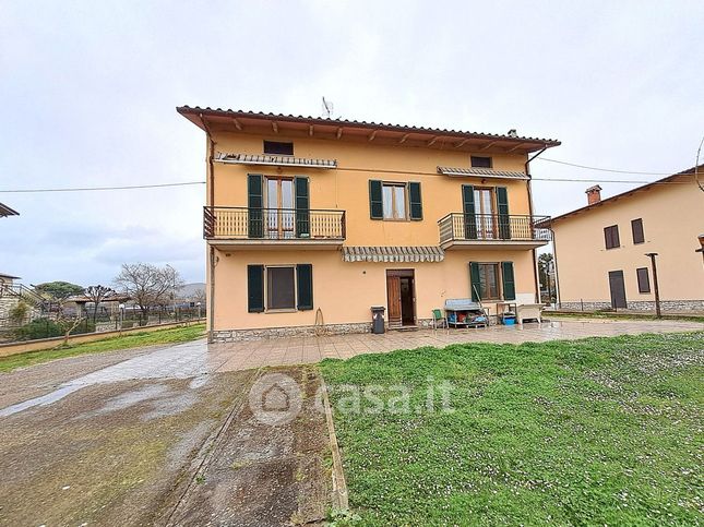 Casa indipendente in residenziale in 