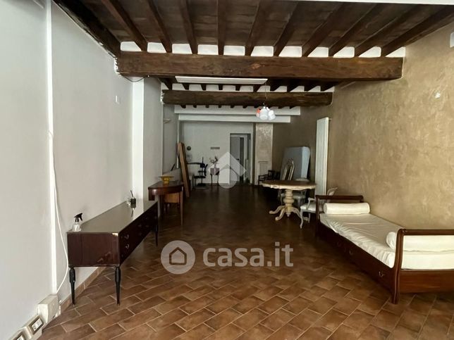Capannone in commerciale in Borgo Guazzo 48
