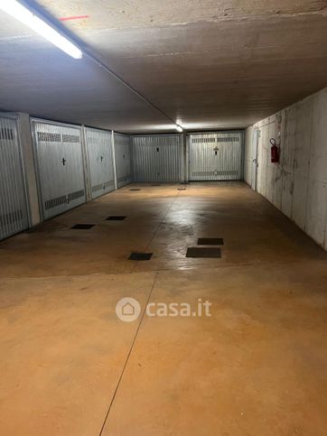 Box/posto auto in residenziale in Via Firenze 34