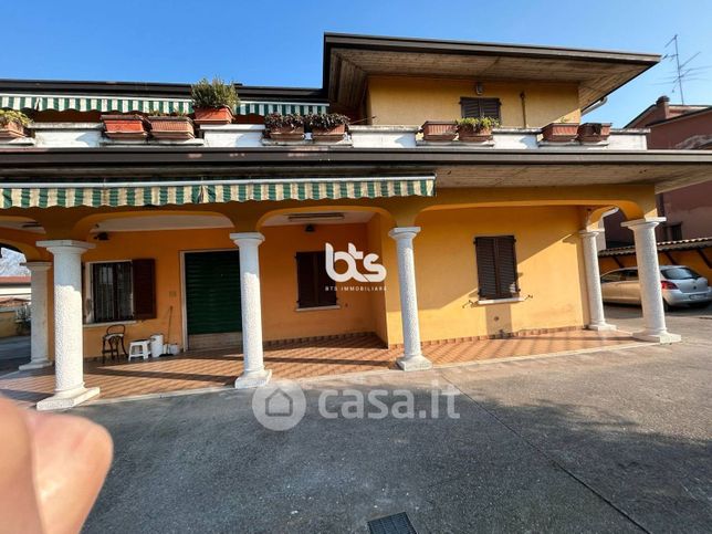 Casa bi/trifamiliare in residenziale in Via Ghedi 1