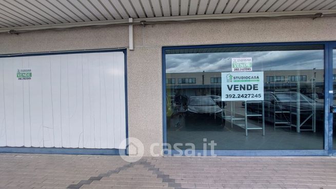 Capannone in commerciale in Via Padre Ugolino Frasca