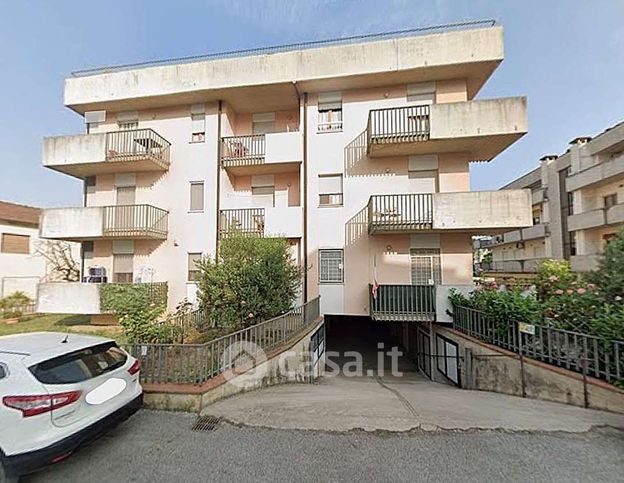 Appartamento in residenziale in Viale Gandhi 27