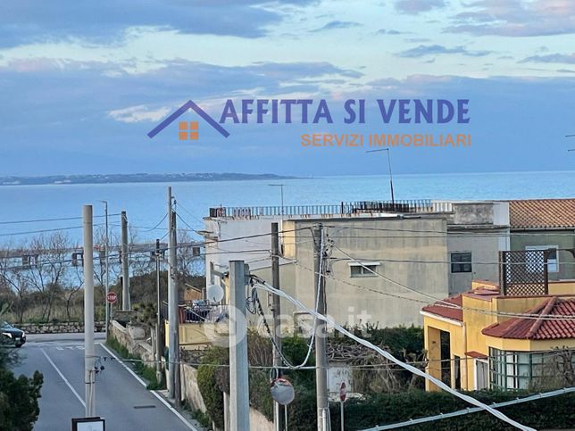 Appartamento in residenziale in Via Cassaro 10