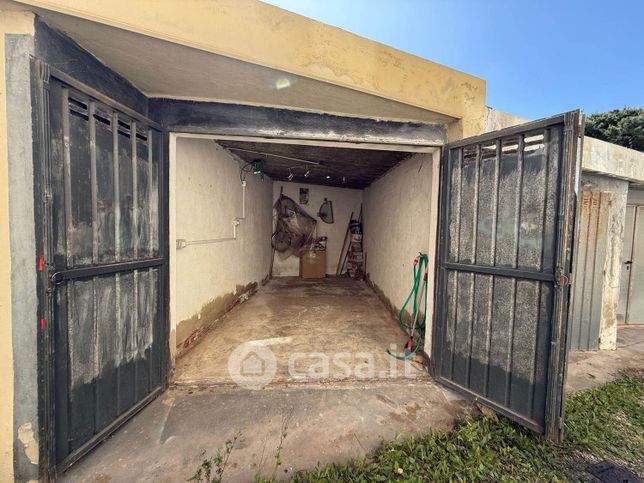 Box/posto auto in residenziale in Via Montanara 4