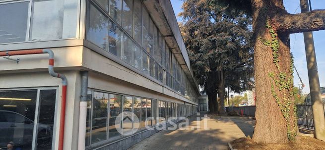 Capannone in commerciale in Via A. Volta 36