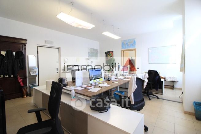 Ufficio in commerciale in 