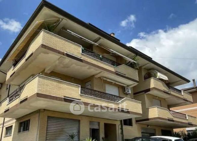 Appartamento in residenziale in Via Teano