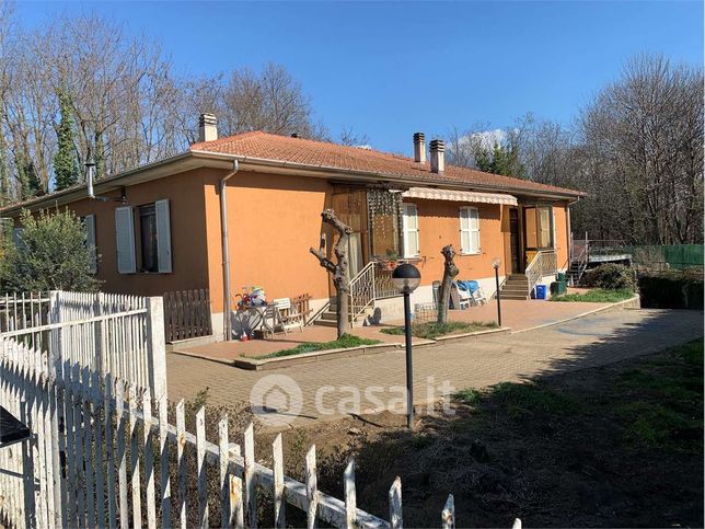 Casa indipendente in residenziale in 