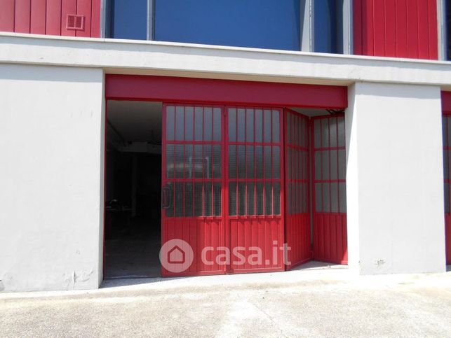 Garage/posto auto in residenziale in Via della Croce Rossa 118