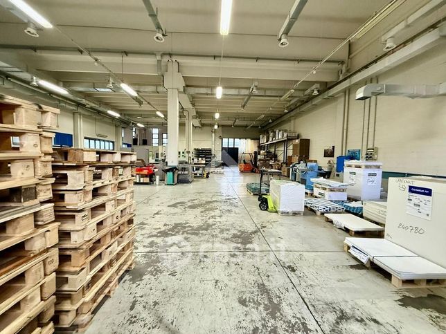 Capannone in commerciale in Via Friuli 2