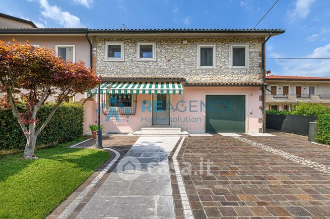 Casa bi/trifamiliare in residenziale in Via Cal de Guà