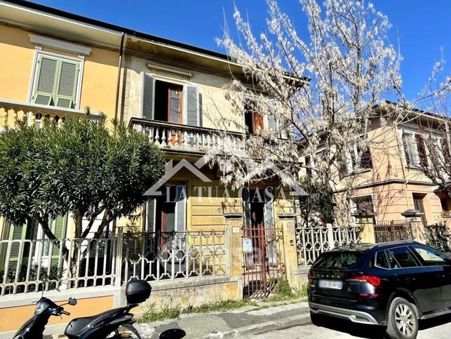 Casa bi/trifamiliare in residenziale in Via Filippo Corridoni 36