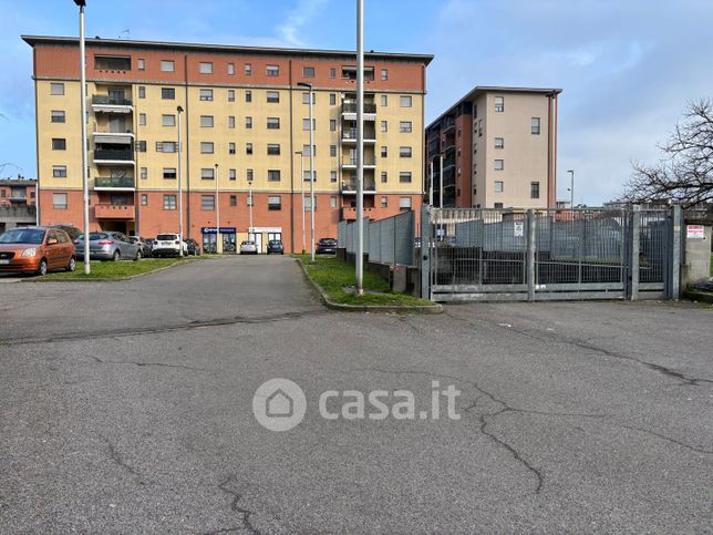 Box/posto auto in residenziale in Piazza Alboreto Michele