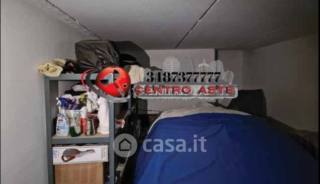 Box/posto auto in residenziale in Via Pietro Romani