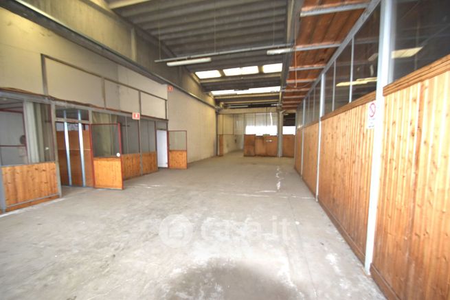 Capannone in commerciale in Via Nazario Sauro 21
