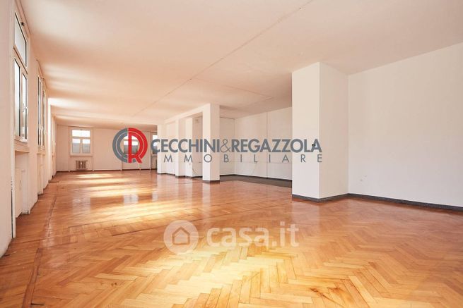 Ufficio in commerciale in Via Giovanni Schiaparelli 4