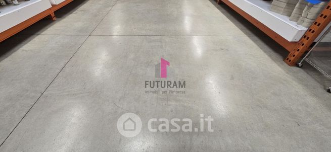 Capannone in commerciale in Via Beata Liduina Meneguzzi