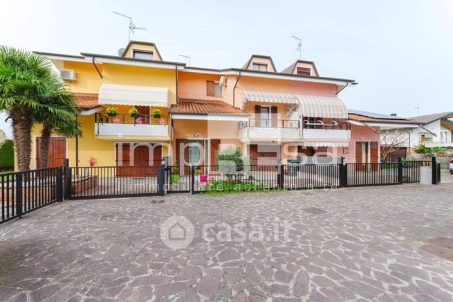 Villetta a schiera in residenziale in Via C.Colombo 86