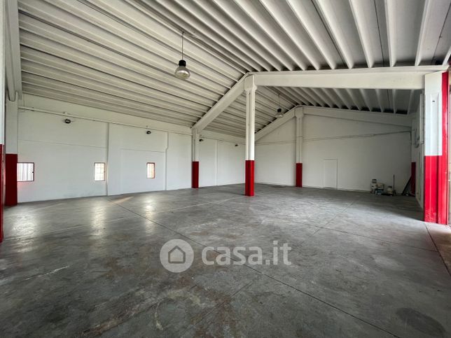 Capannone in commerciale in Via Guglielmo Marconi 12
