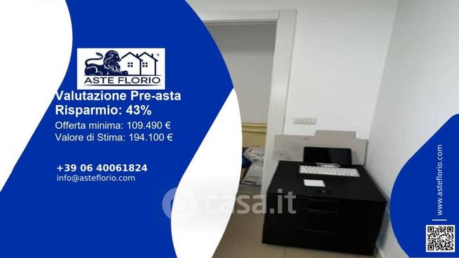 Ufficio in commerciale in Via Tre Re 9