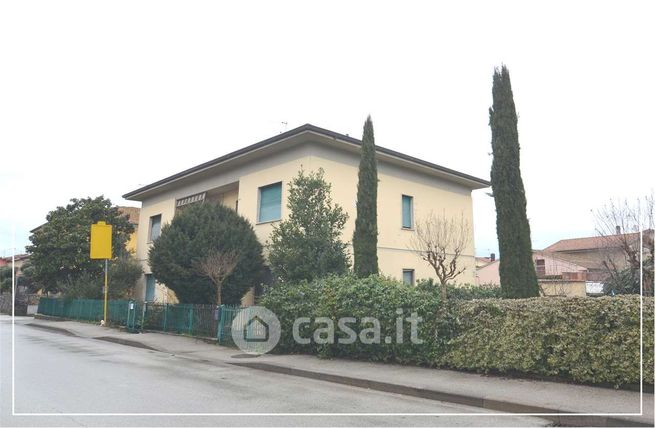 Casa indipendente in residenziale in 