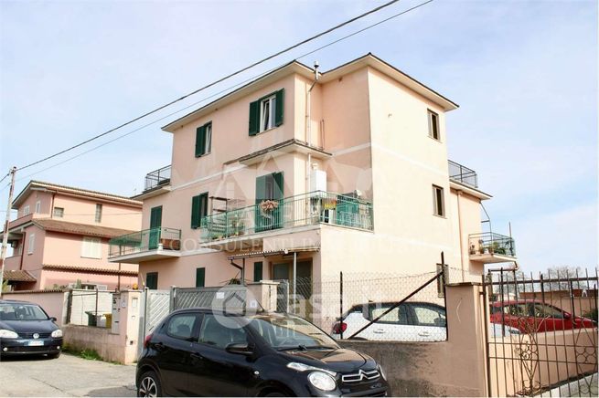 Appartamento in residenziale in Via Lago d'Iseo 9