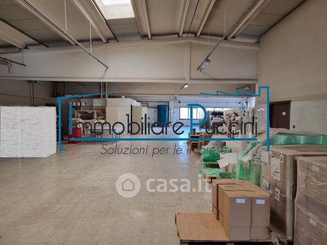 Capannone in commerciale in Via Pietro Nenni