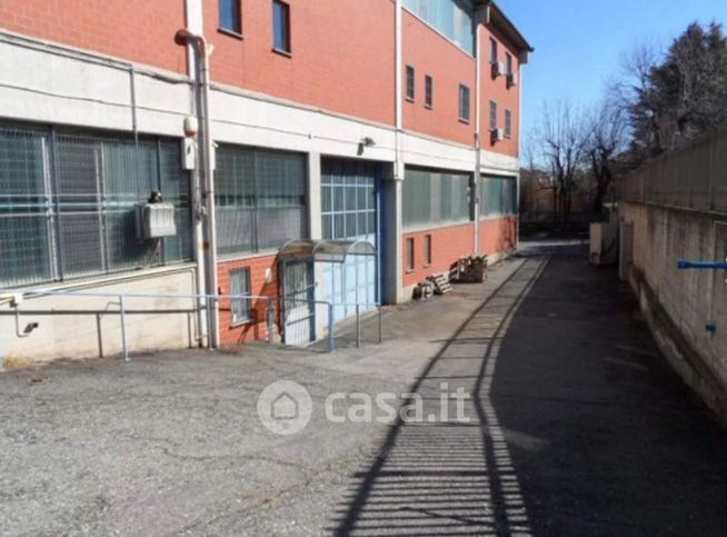 Capannone in commerciale in Via dei Ronchi