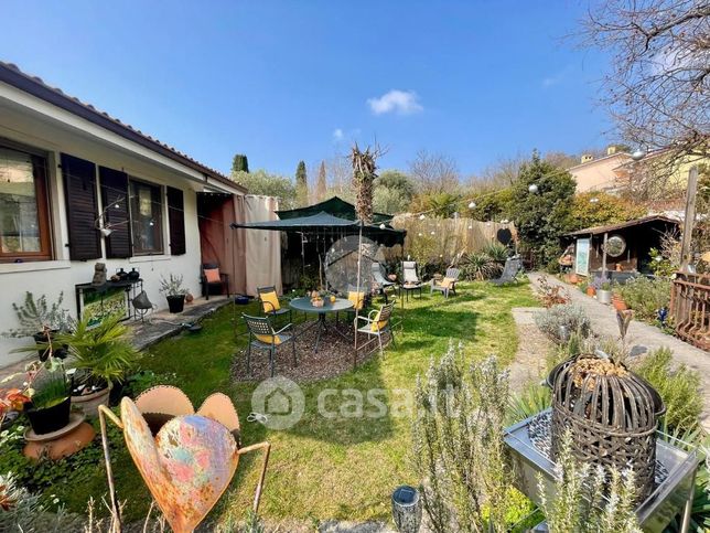 Villetta a schiera in residenziale in Via Bisse 549